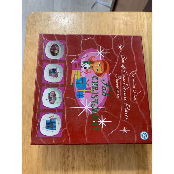 New Christmas Cuties Set of 4 Dessert Plates Holly Holidays Candy Cane Fab Chris - Picture 6 of 6